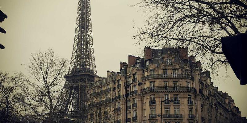 大型活动会议跟拍实战指南：融合赛博朋克风格摄影思维，高效捕捉演讲、互动与人像关键瞬间