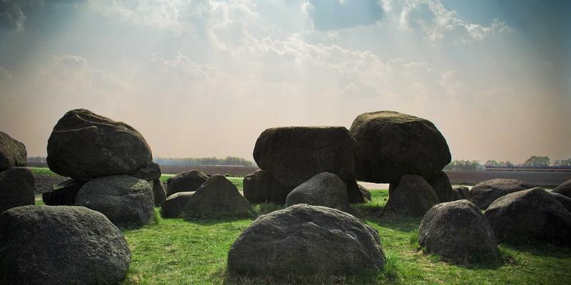 新生儿摄影安全引导与自然光影捕捉全攻略：从赛博朋克到风景摄影的跨界灵感